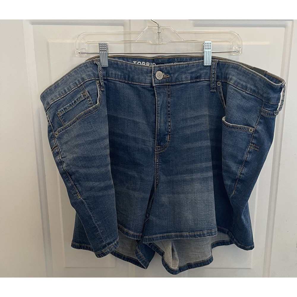 Torrid Perfect 5" Shorts Vintage Stretch Size 26 Denim Jorts Blue New Beach